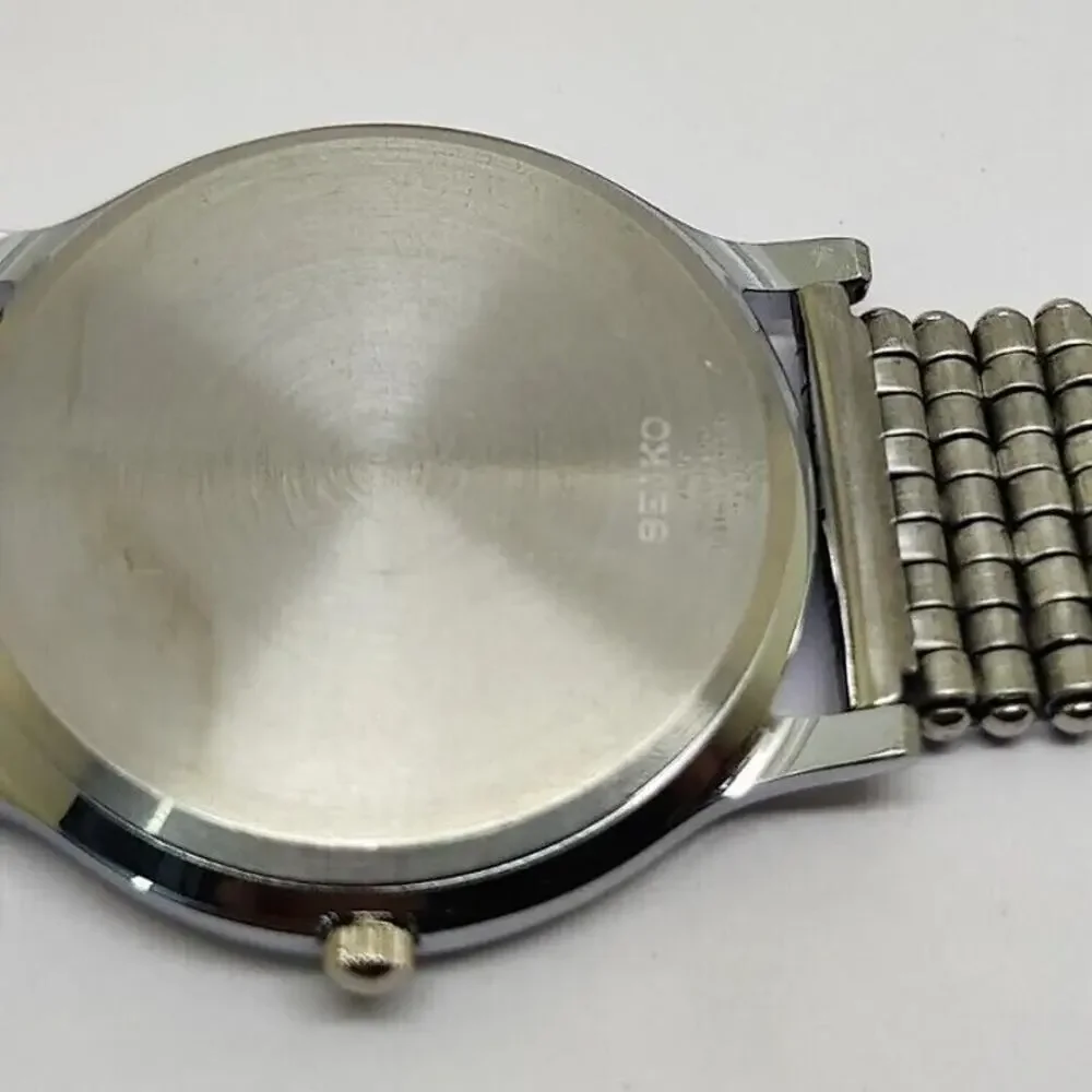 Vintage Style Seiko Quartz Mens Silver Watch & Green accents W/ Metal Strap